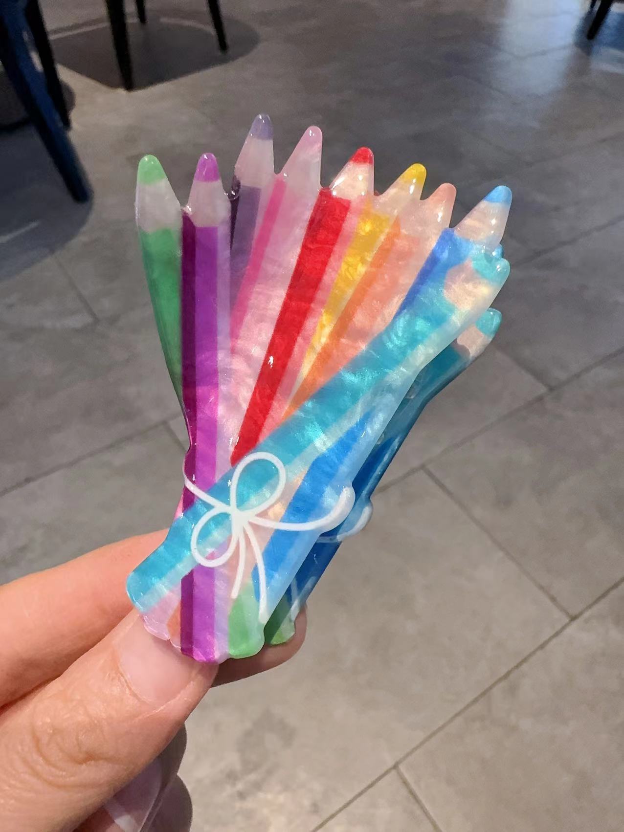 1 Colorful paintbrush grab cli - Women Accessories Bouquet recension och pris