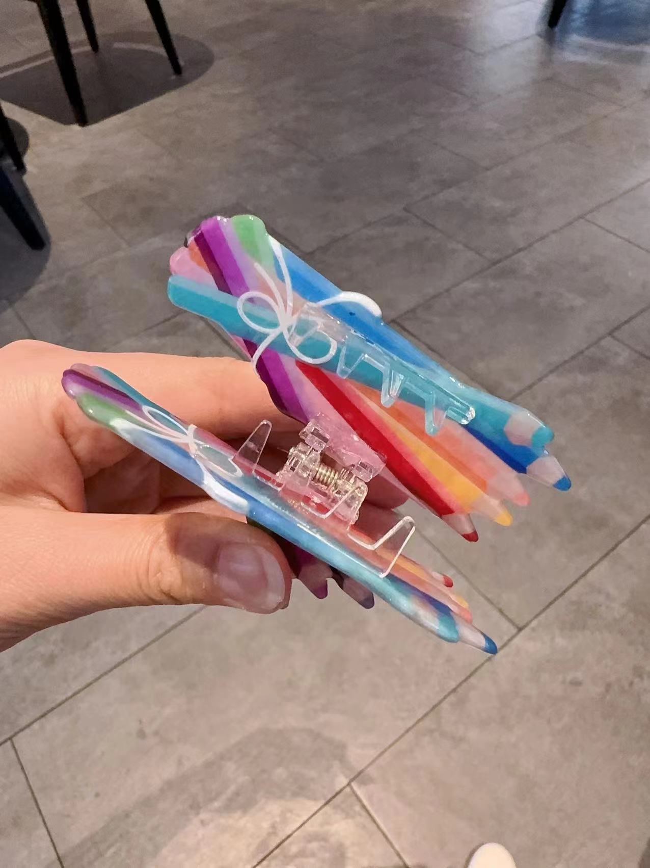 1 Colorful paintbrush grab cli - Women Accessories Bouquet recension och pris