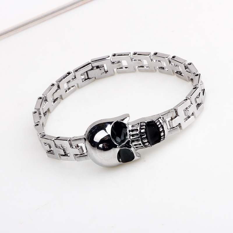 Skull Titanium Steel Bracelet  - Women'S Accessories To Wear With Watch recension och pris