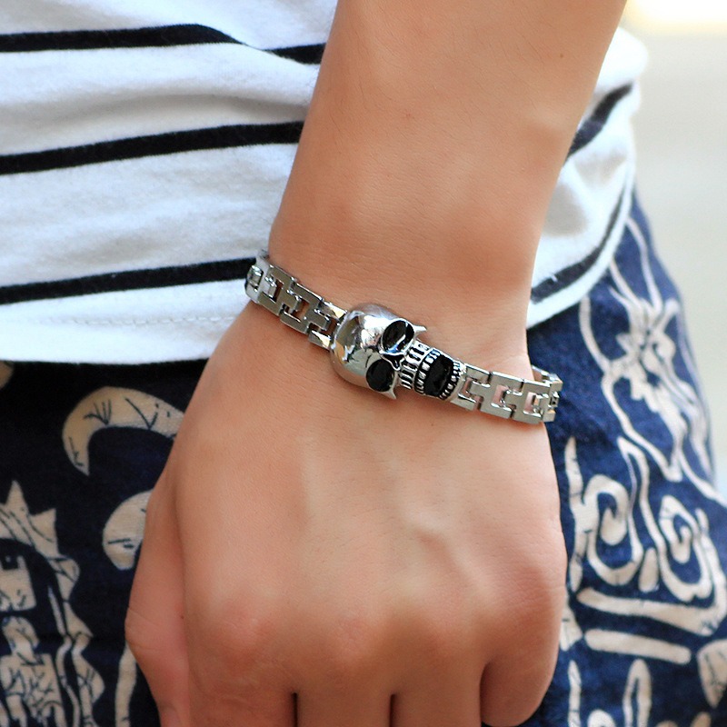 Skull Titanium Steel Bracelet  - Women'S Accessories To Wear With Watch recension och pris