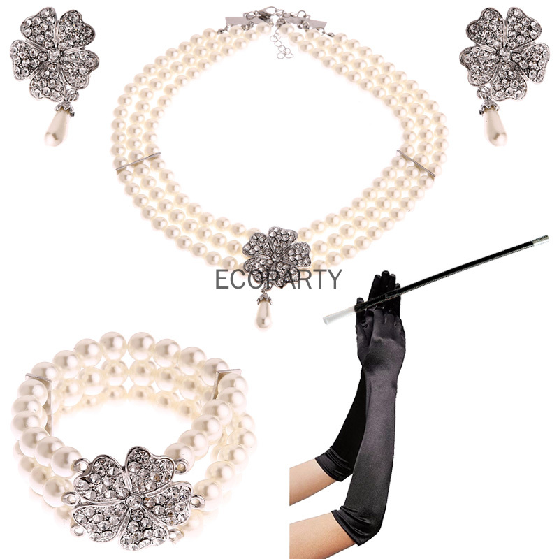 Audrey Hepburn Breakfast at Ti - Women'S Accessories In The 1950S recension och pris