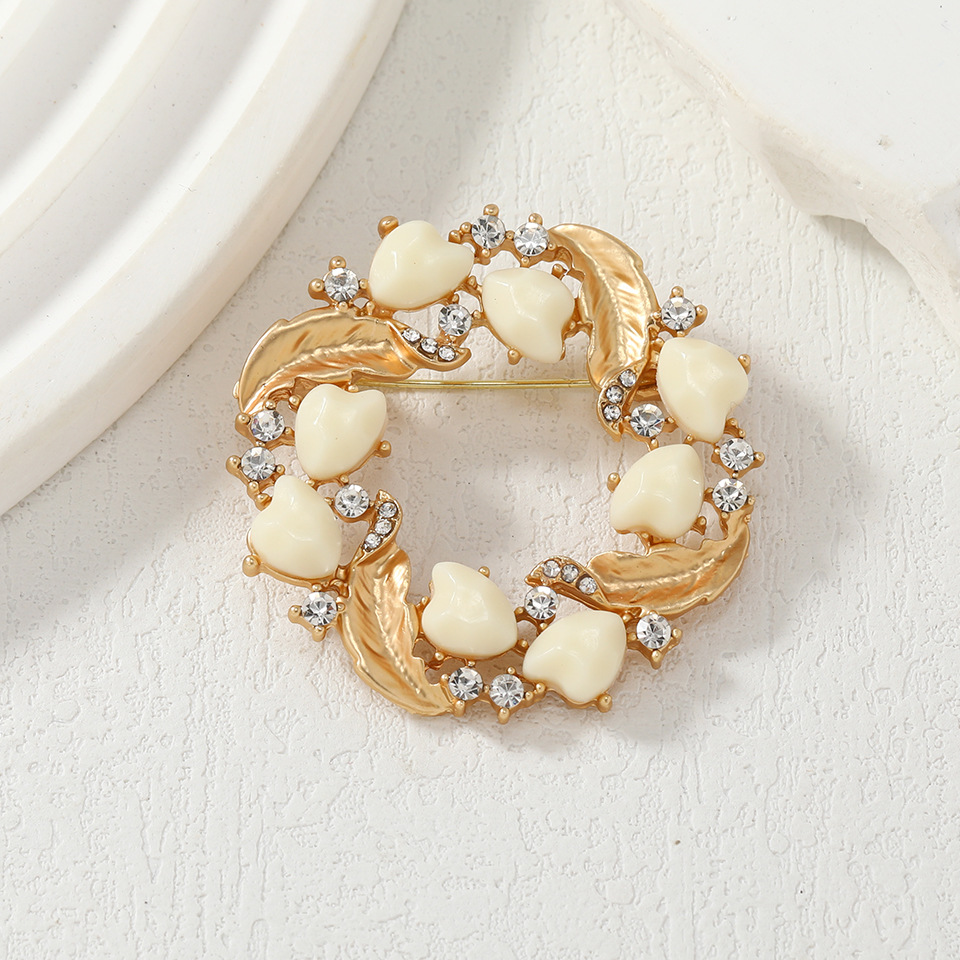 Vintage Love Pearl Flower Broo - Women Accessories Bouquet recension och pris